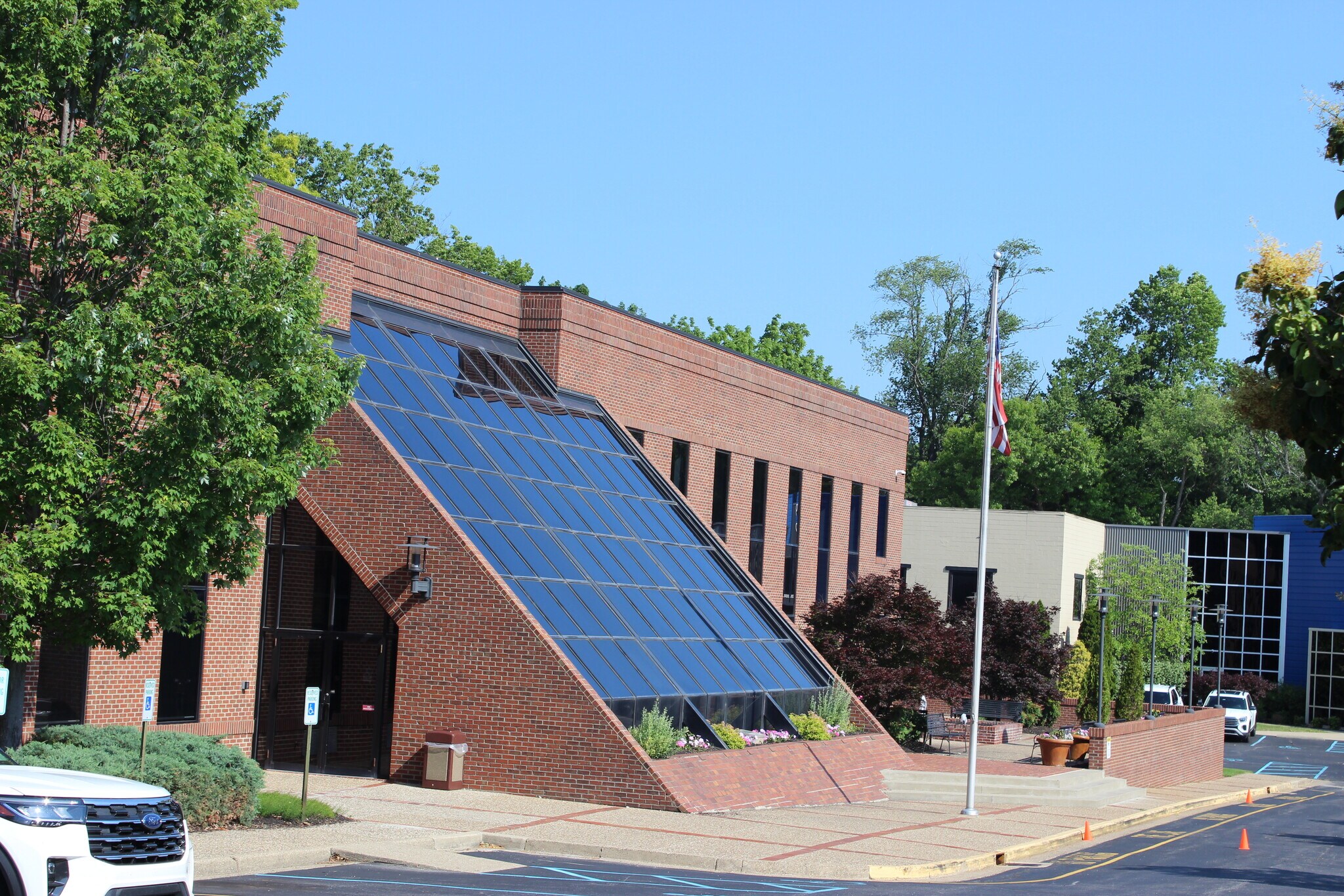 9911 Shelbyville Rd, Louisville, KY for lease Building Photo- Image 1 of 66
