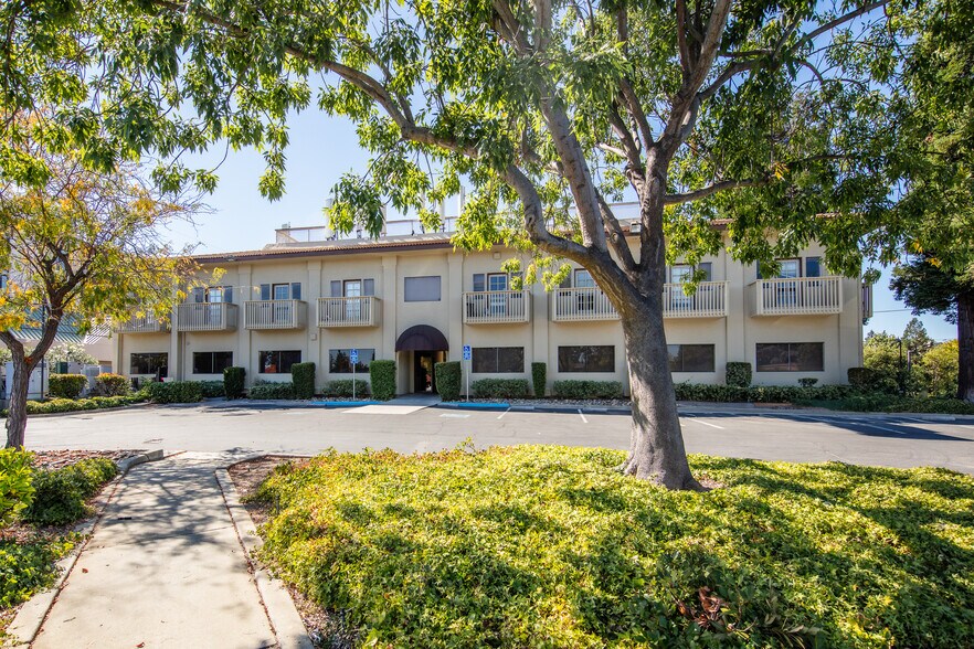1340 S De Anza Blvd, San Jose, CA à louer - Photo du bâtiment - Image 1 de 9