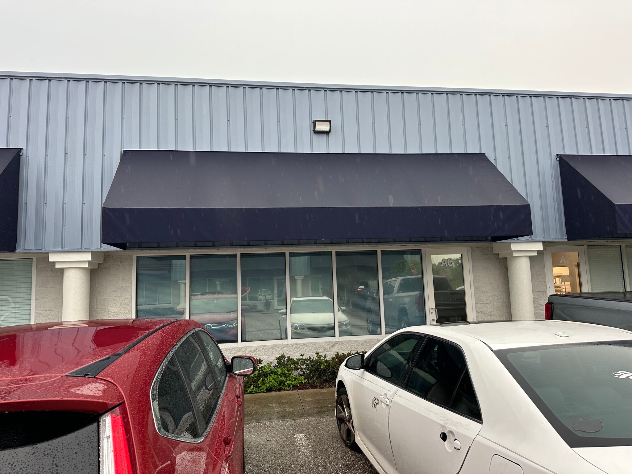 188 Triple Diamond Blvd, Nokomis, FL for lease Building Photo- Image 1 of 10