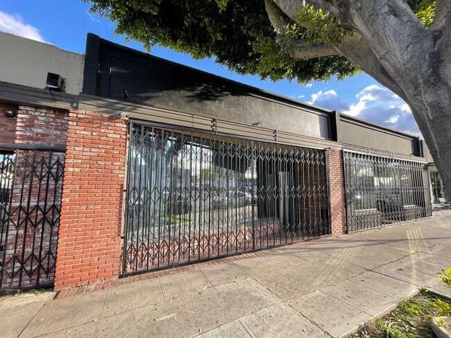 More details for 1610 W Magnolia Blvd, Burbank, CA - Retail for Sale