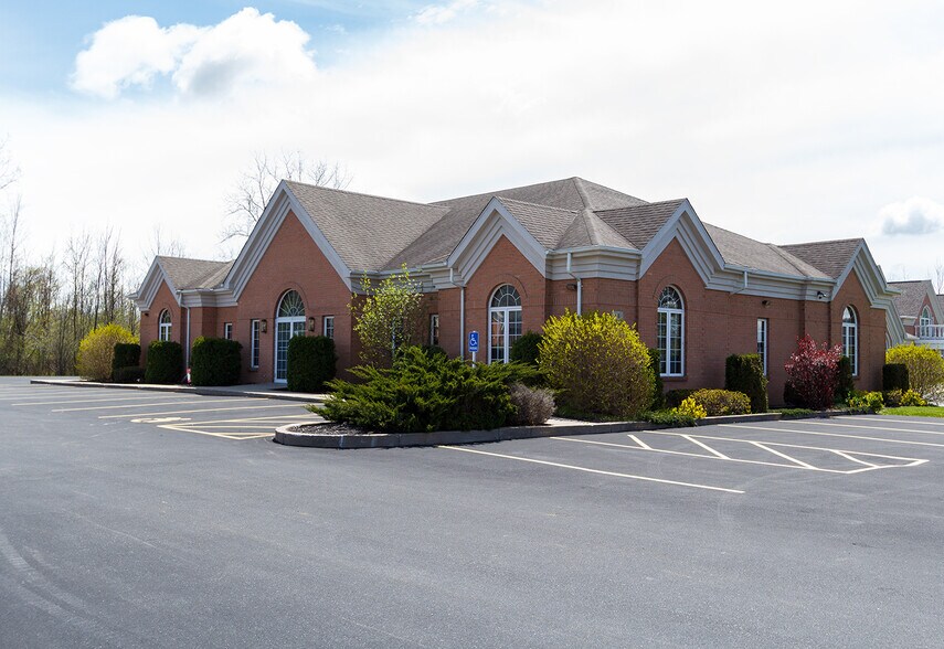 46 Davison Ct, Lockport, NY à vendre - Photo du bâtiment - Image 1 de 5