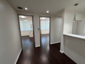 462 N Linden Dr, Beverly Hills, CA à louer Photo intérieure- Image 2 de 6