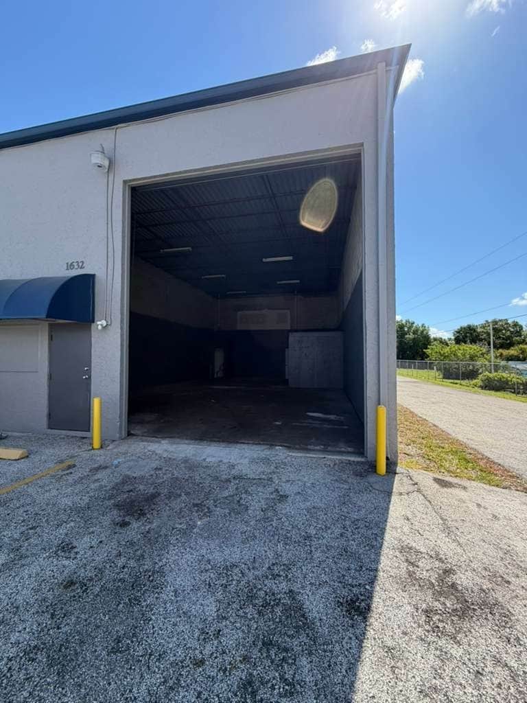 1620-1646 SE Village Green Dr, Port, Port Saint Lucie, FL for lease Interior Photo- Image 1 of 3