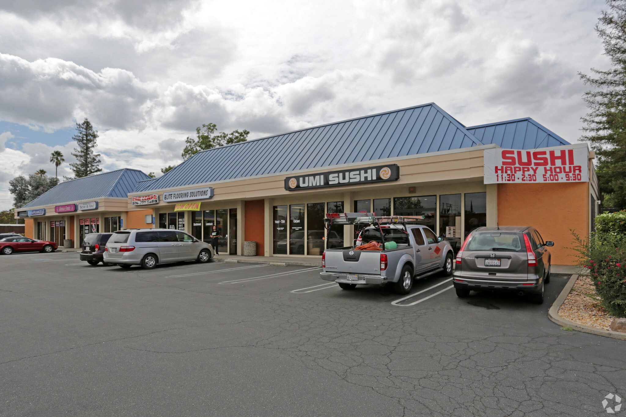 107 S Harding Blvd, Roseville, CA à louer Photo principale- Image 1 de 4