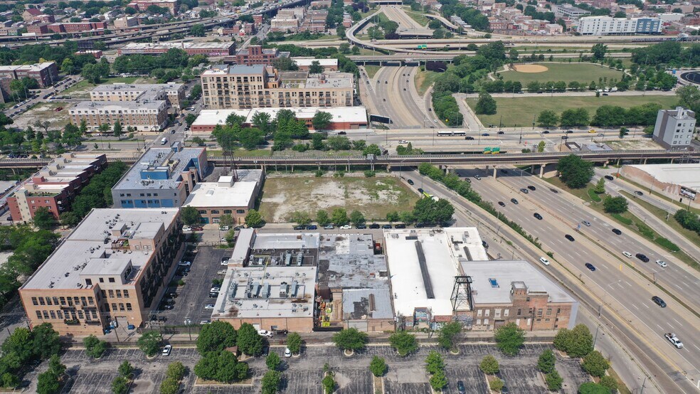 2525 S Wabash Ave, Chicago, IL à louer - Photo du bâtiment - Image 2 de 7