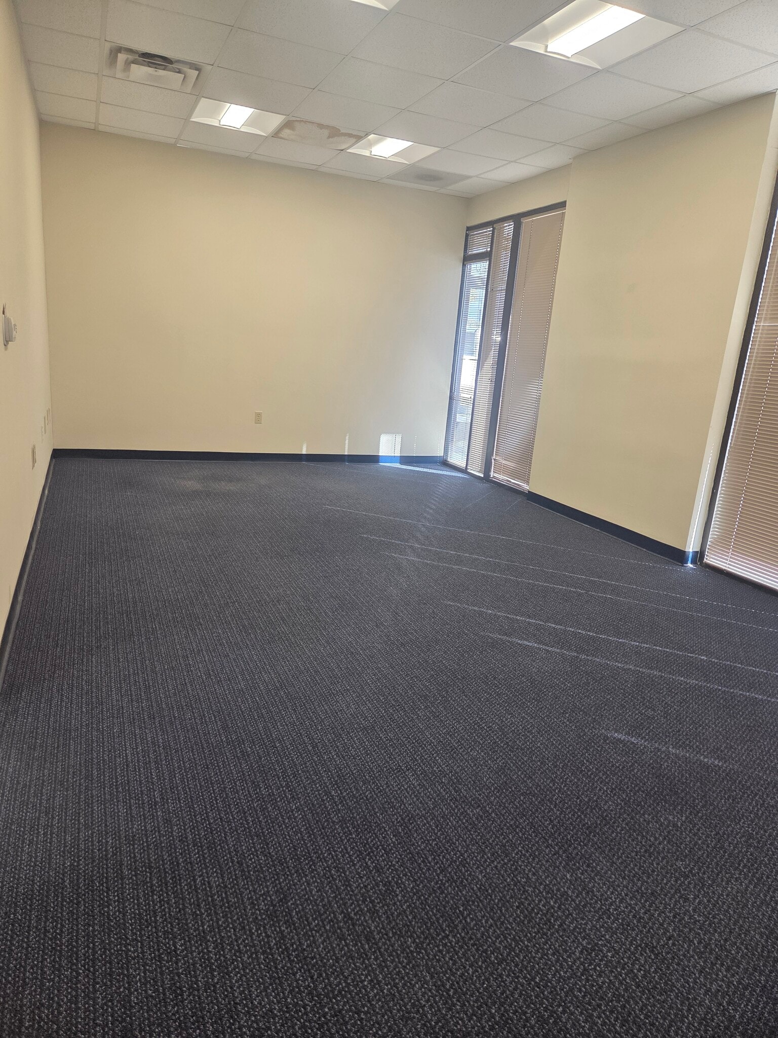 416 N Stanton St, El Paso, TX à louer Photo intérieure- Image 1 de 1