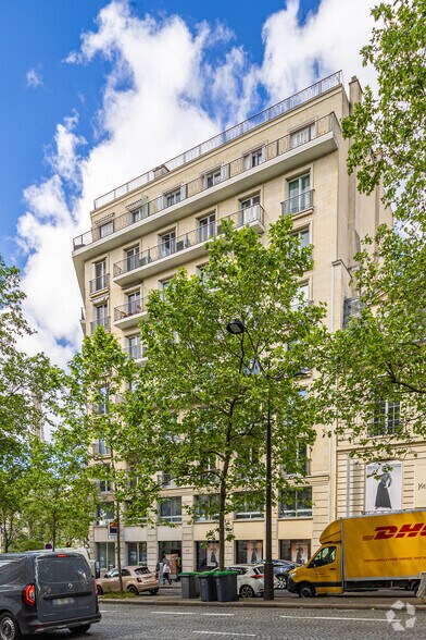 1-3 Avenue Marceau, Paris à vendre - Photo du bâtiment - Image 2 de 7