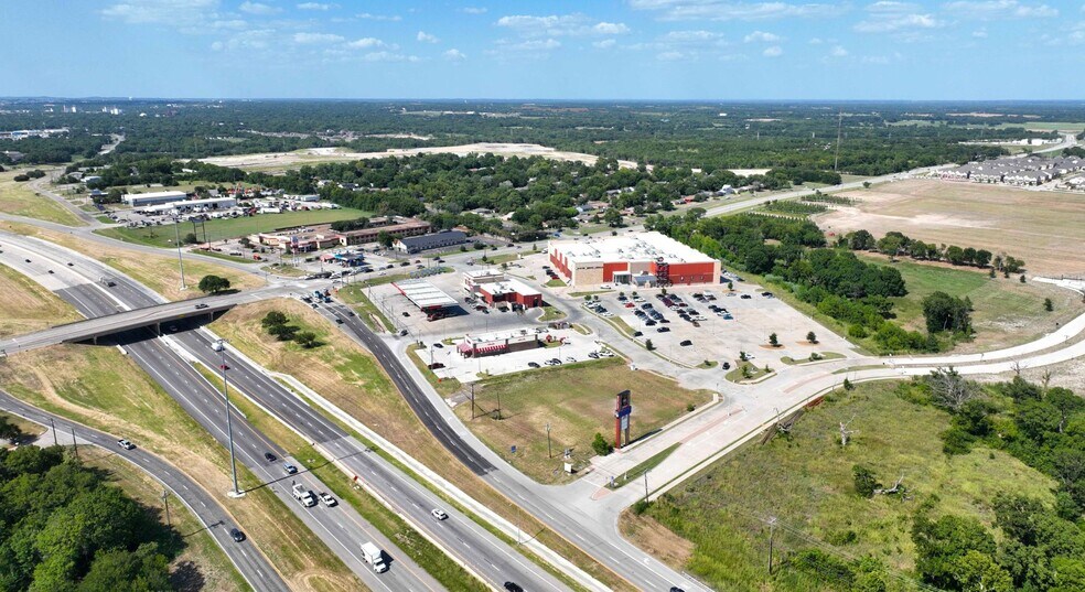 S Hwy 75, Sherman, TX à vendre - Photo du bâtiment - Image 2 de 4