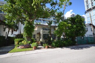 Plus de détails pour 334 NE 26th Ter, Miami, FL - Bureau à vendre