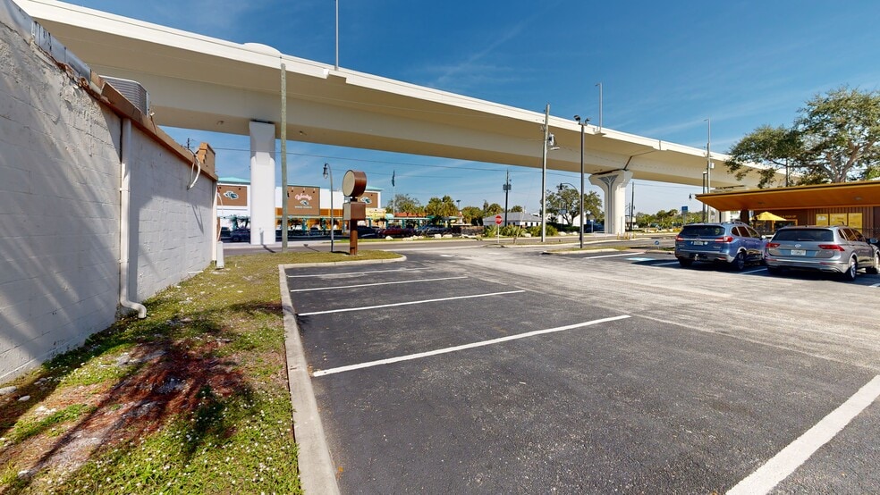 4542 W Gandy Blvd, Tampa, FL for sale - Matterport 3D Scan - Image 2 of 15