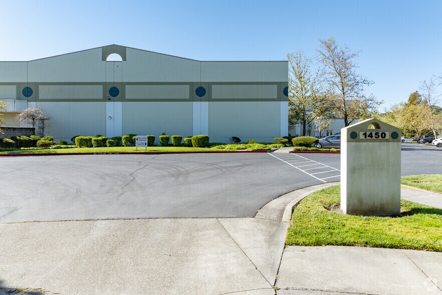 1450 Technology Ln, Petaluma, CA à louer - Photo du bâtiment - Image 2 de 11