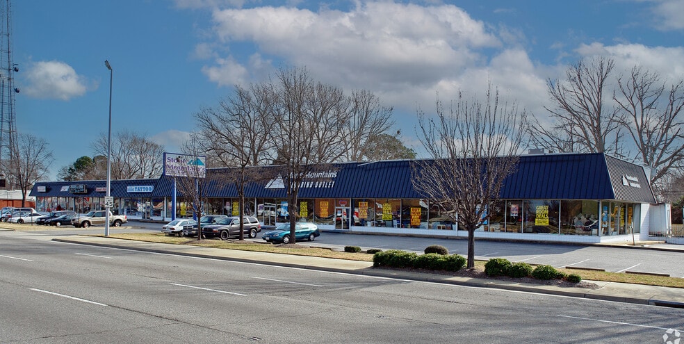 5005-5015 W Mercury Blvd, Newport News, VA à louer - Photo du bâtiment - Image 2 de 3