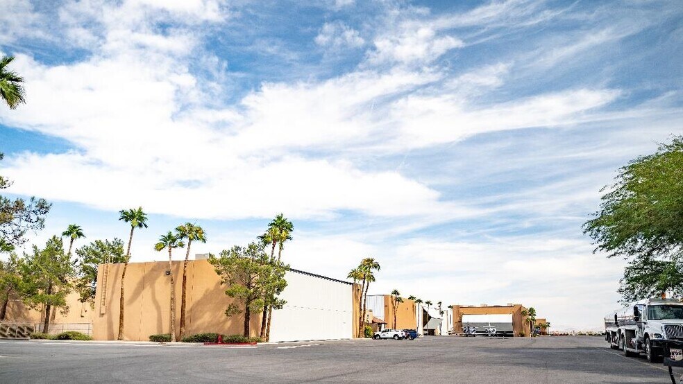 155 E Reno Ave, Las Vegas, NV à louer - Photo du bâtiment - Image 3 de 6