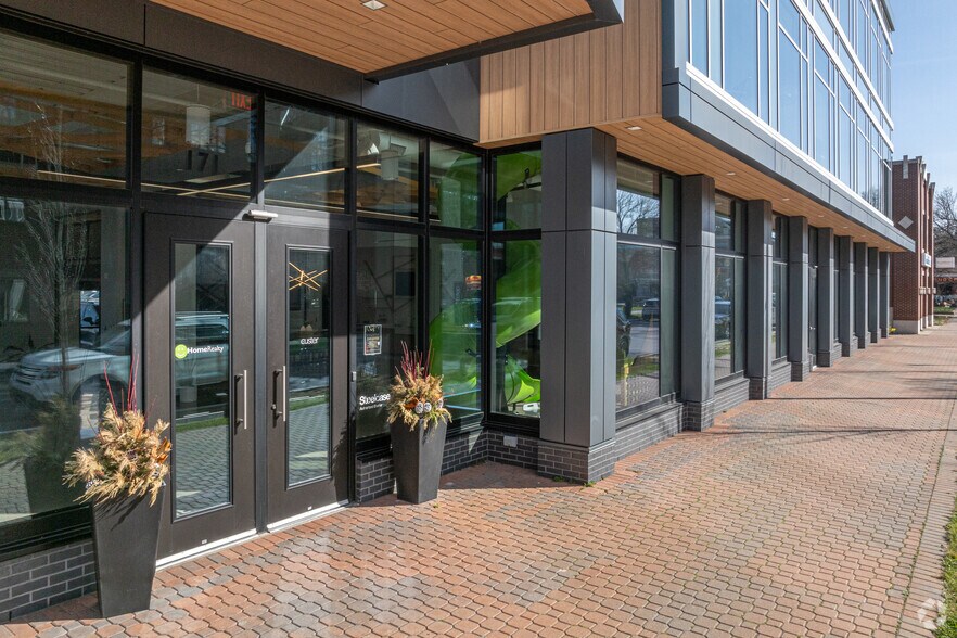 171 College Ave, Holland, MI à vendre - Photo du bâtiment - Image 3 de 11