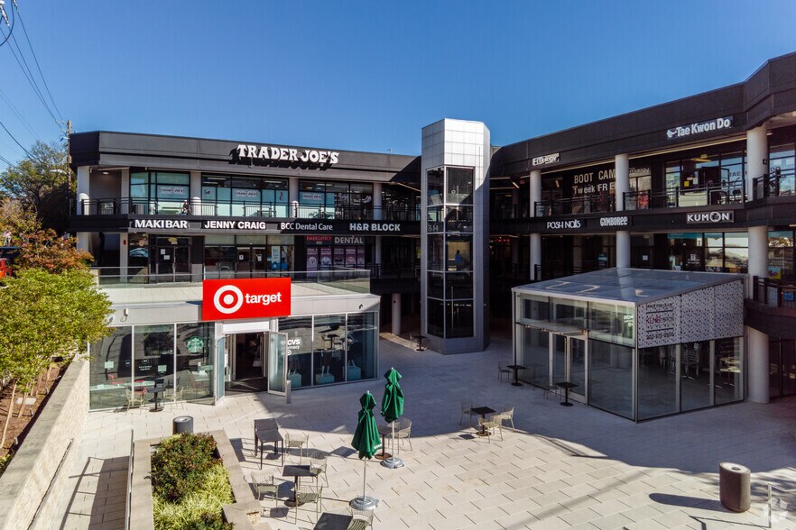 6831 Wisconsin Ave, Bethesda, MD à louer - Photo du bâtiment - Image 3 de 5