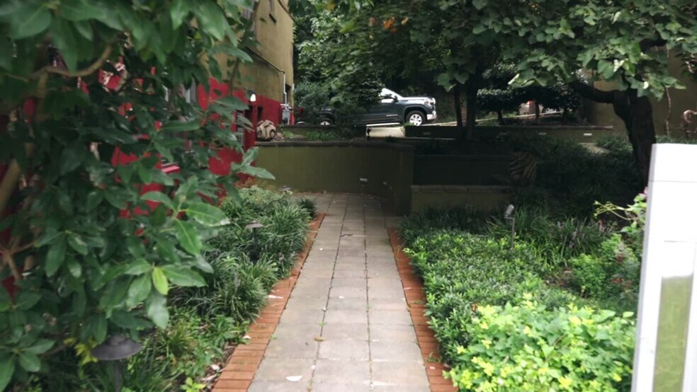 3502 Scotts Ln, Philadelphia, PA à louer - Vidéo sur l’inscription commerciale - Image 2 de 21