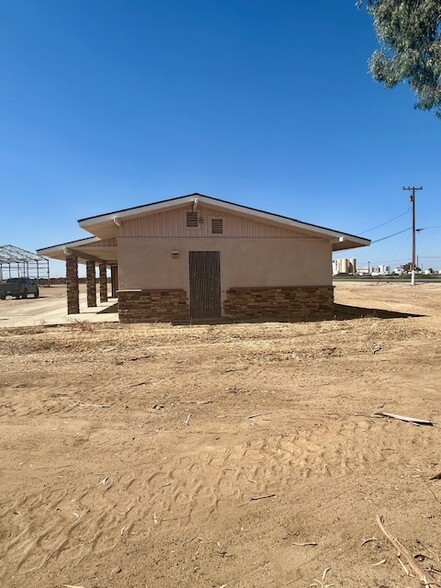 1270 E Riverside St, Shafter, CA à vendre - Photo du b timent - Image 3 de 34