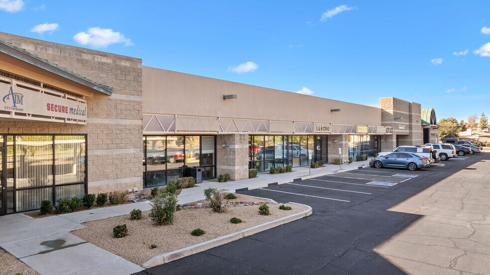 5801 S McClintock Dr, Tempe, AZ à louer - Photo du bâtiment - Image 3 de 9