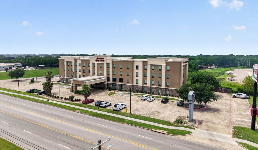 4617 7th St, Bay City, TX for sale - Building Photo - Image 3 of 109