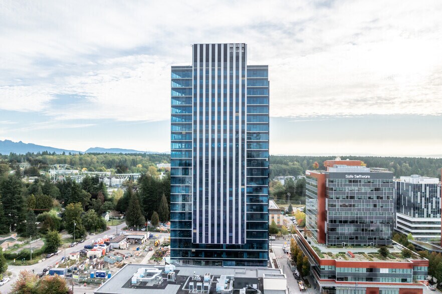 9686 137 St, Surrey, BC à vendre - Photo du bâtiment - Image 2 de 4