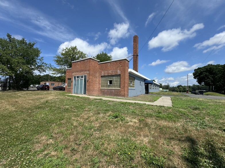 732 Cottage St, Springfield, MA for lease - Building Photo - Image 3 of 3