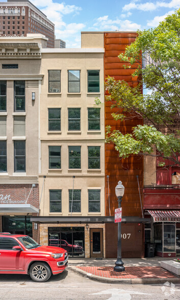 907 Houston St, Fort Worth, TX for sale - Building Photo - Image 1 of 1