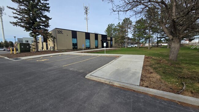 Plus de détails pour 100 Terence Matthews Cres, Ottawa, ON - Bureau à vendre