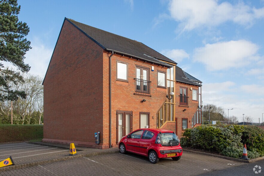 Shaw Rd, Wolverhampton à louer - Photo du bâtiment - Image 2 de 4