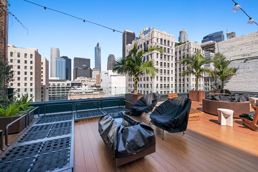 718 S Hill St, Los Angeles, CA à louer - Photo du bâtiment - Image 2 de 5