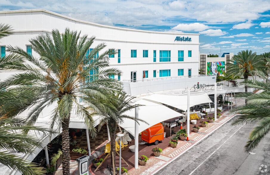 4443 Lyons Rd, Coconut Creek, FL à louer - Photo du bâtiment - Image 2 de 5