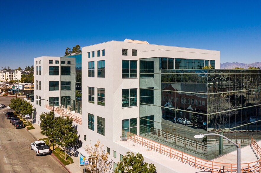 4100 W Alameda Ave, Burbank, CA à louer - Photo du bâtiment - Image 2 de 6