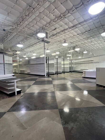 5925 S Virginia St, Reno, NV à louer - Photo du bâtiment - Image 3 de 7