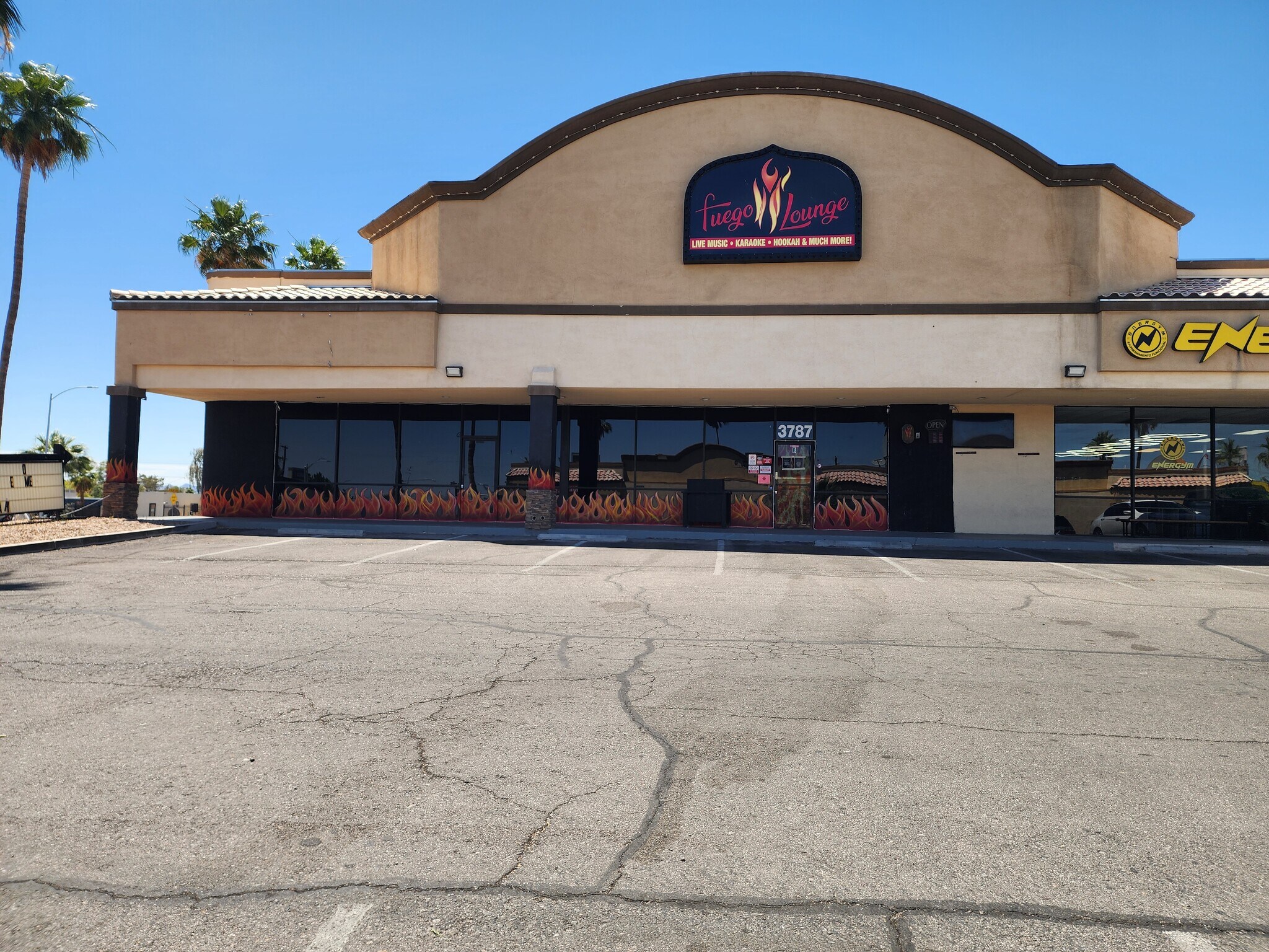 3745-3799 E Desert Inn Rd, Las Vegas, NV à louer Photo du bâtiment- Image 1 de 3
