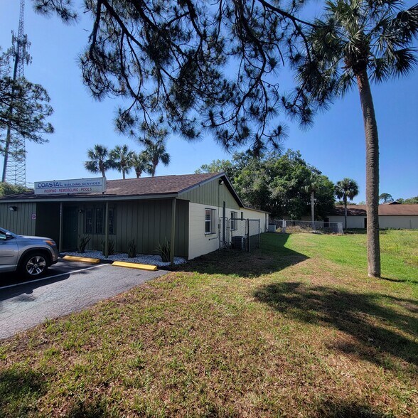 7939 Leo Kidd Ave, Port Richey, FL à louer - Photo du bâtiment - Image 1 de 4