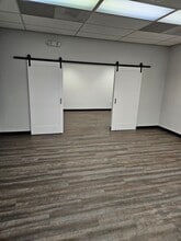 1201 S Victory Blvd, Burbank, CA à louer Photo intérieure- Image 2 de 5