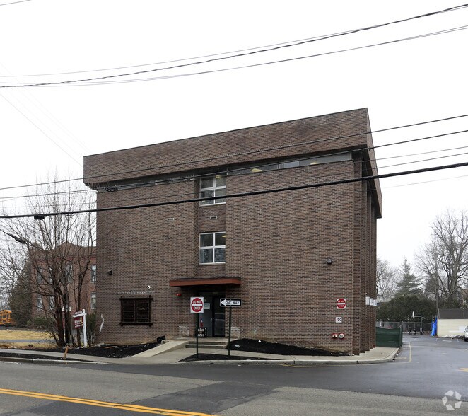 52 S Main St, Spring Valley, NY à vendre - Photo principale - Image 1 de 2