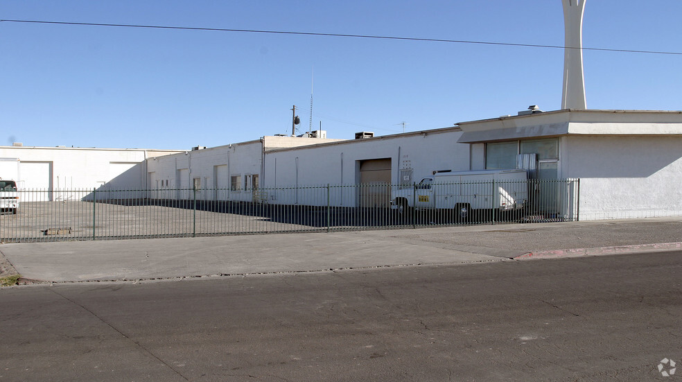 1519-1529 Industrial Rd, Las Vegas, NV for sale - Building Photo - Image 2 of 11