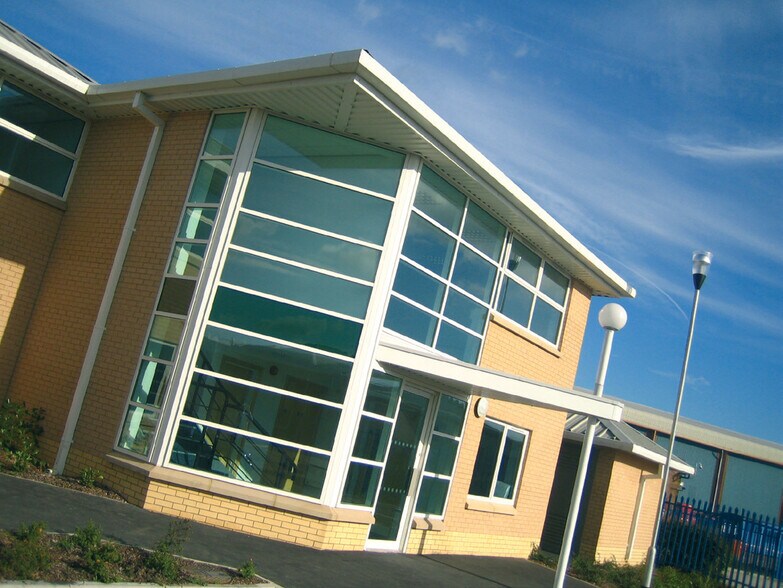 17 Howley Park Close, Morley à louer - Photo du bâtiment - Image 2 de 7