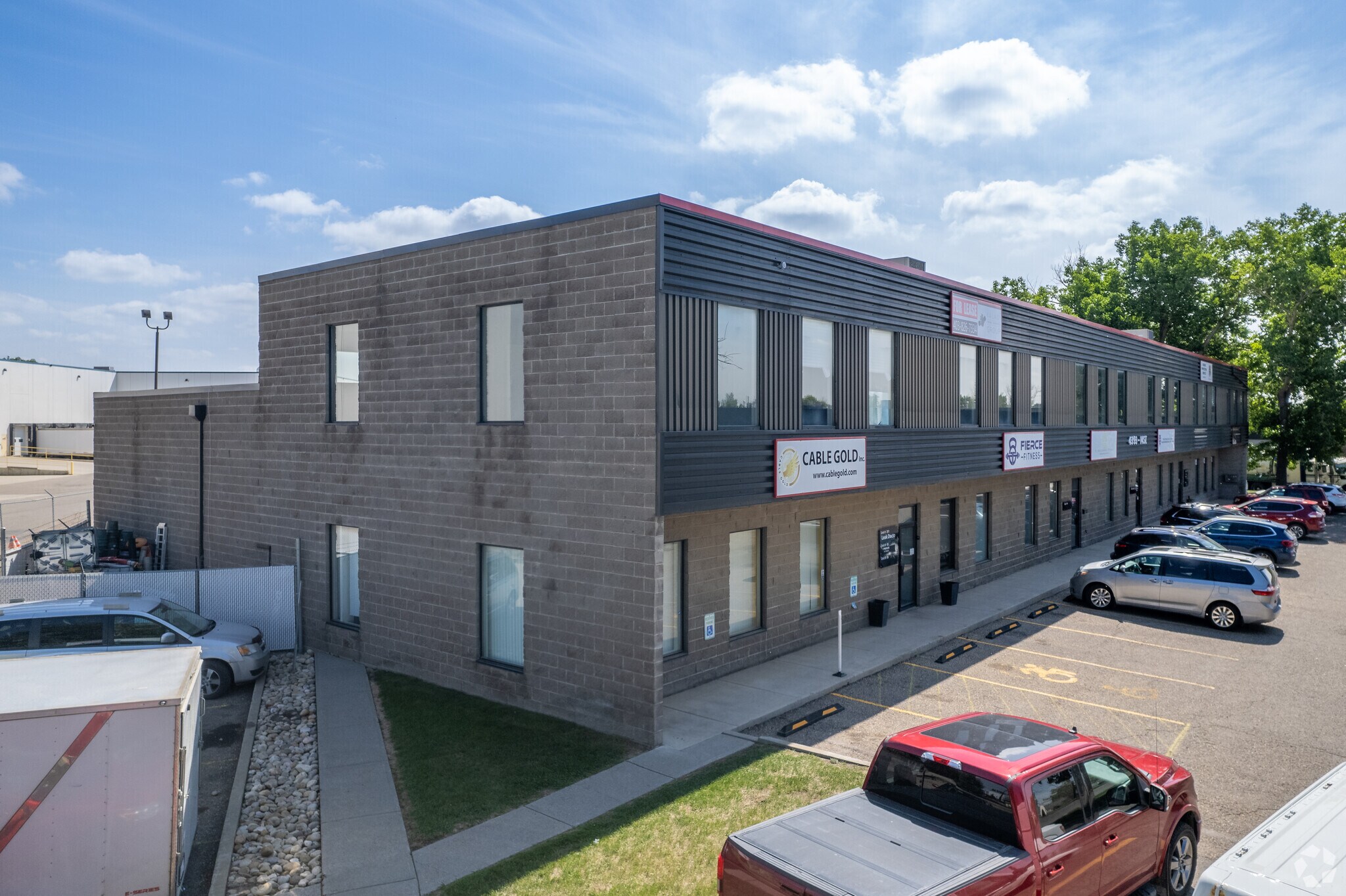 4393 14th St NE, Calgary, AB for sale Primary Photo- Image 1 of 1