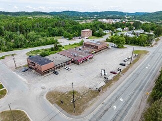 Plus de détails pour 168 Regional Rd 8, Onaping, ON - Commerce de détail à louer