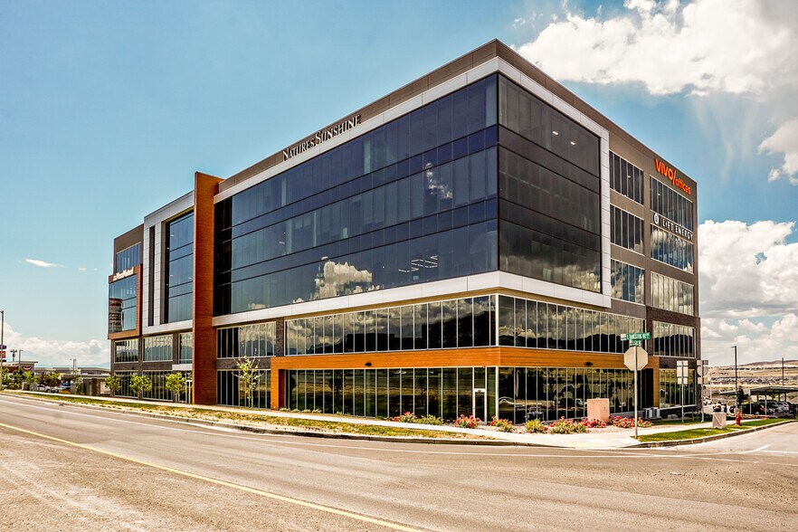 2901 W Bluegrass Blvd, Lehi, UT à louer - Photo du bâtiment - Image 3 de 19