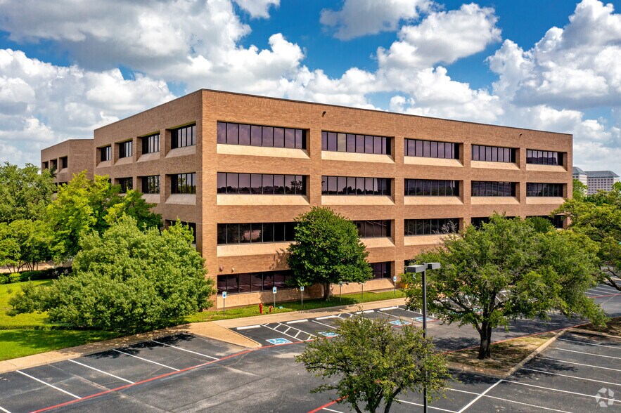 4500 Fuller Dr, Irving, TX à louer - Photo du bâtiment - Image 1 de 6