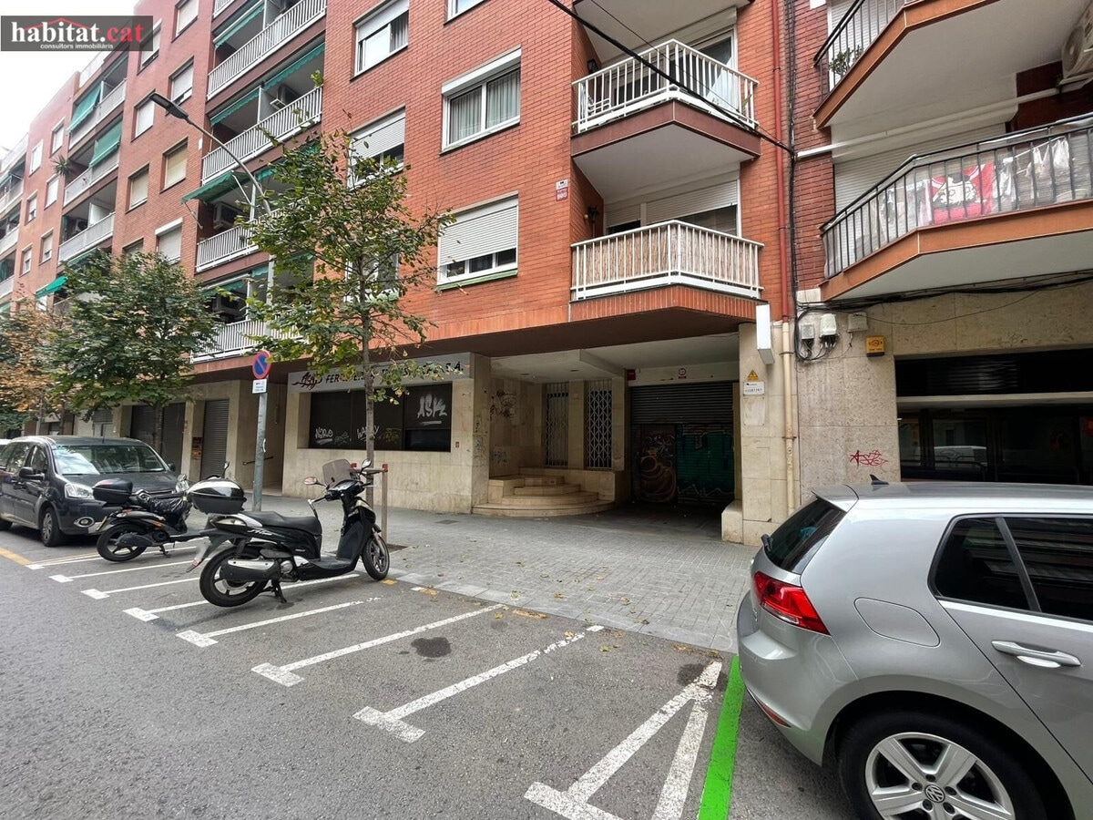 L'Hospitalet de Llobregat, BAR 08901 -  -  - Interior Photo - Image 1 of 3