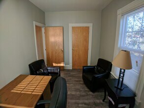 212 Coolidge Ave, Manchester, NH for lease Interior Photo- Image 2 of 4