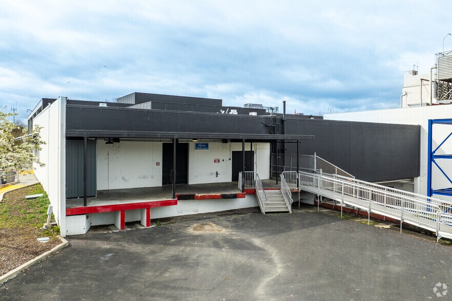 15555 E 14th St, San Leandro, CA à louer - Photo du bâtiment - Image 3 de 10
