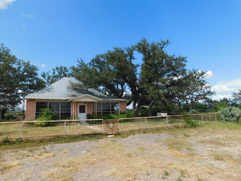 10566 Texas Highway 127, Sabinal, TX for sale - Building Photo - Image 3 of 11