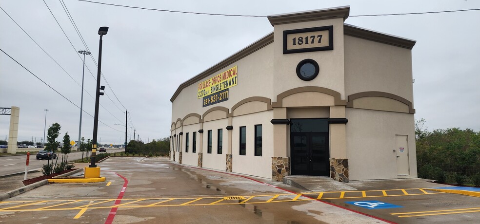 18177 Gulf Fwy, Webster, TX for lease - Building Photo - Image 1 of 2