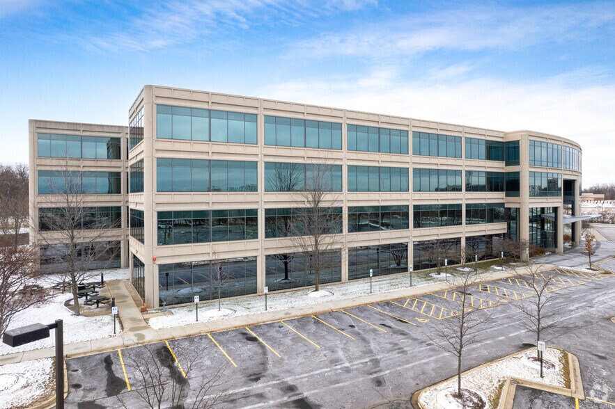 100 S Saunders Rd, Lake Forest, IL à louer - Photo du bâtiment - Image 1 de 14