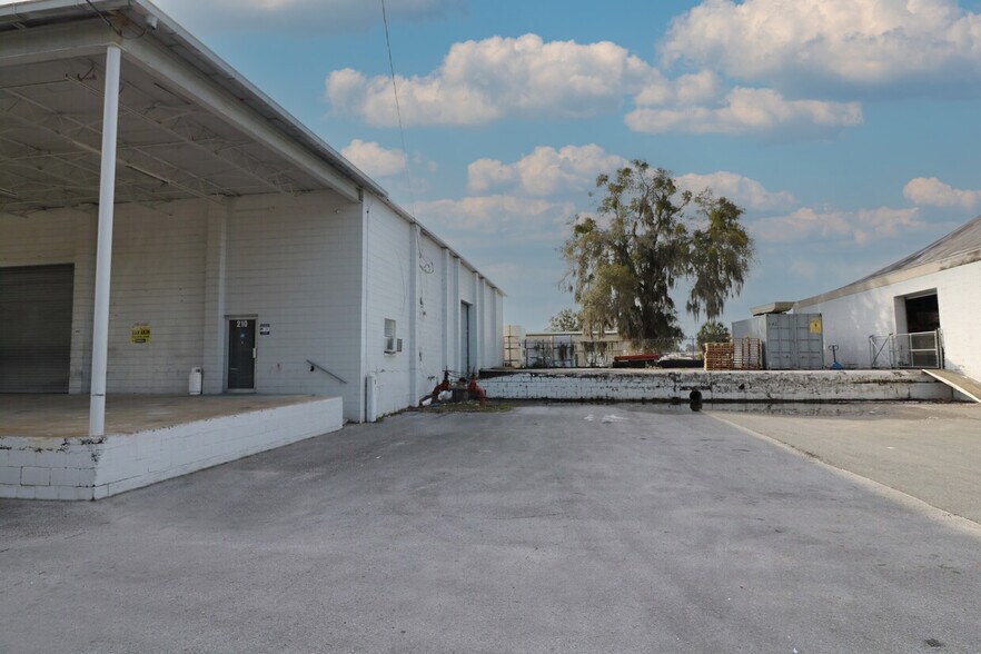 210 NW 13th St, Ocala, FL à louer - Photo du bâtiment - Image 3 de 10