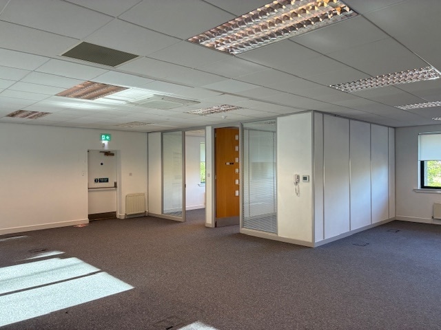 1 Carradale Cres, Cumbernauld for lease - Building Photo - Image 3 of 5